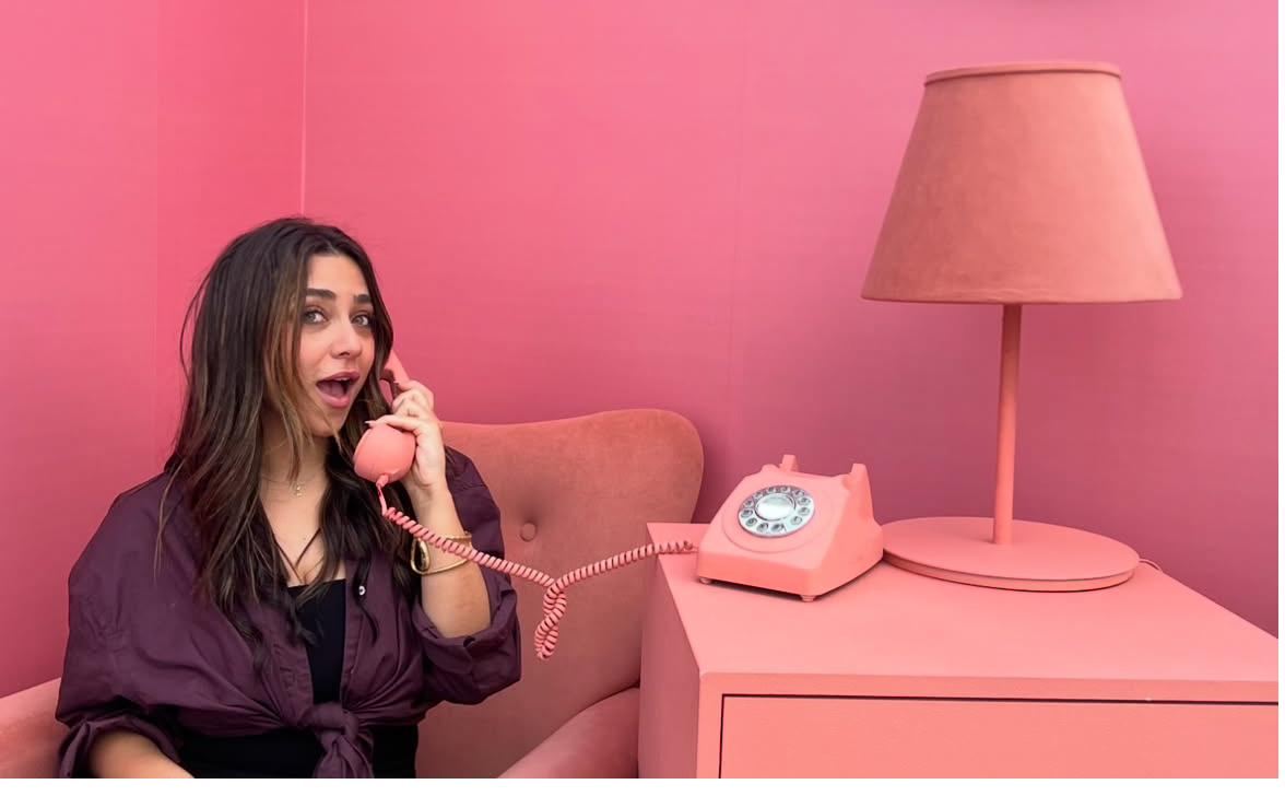 Ishtar Benhoceine on the telephone